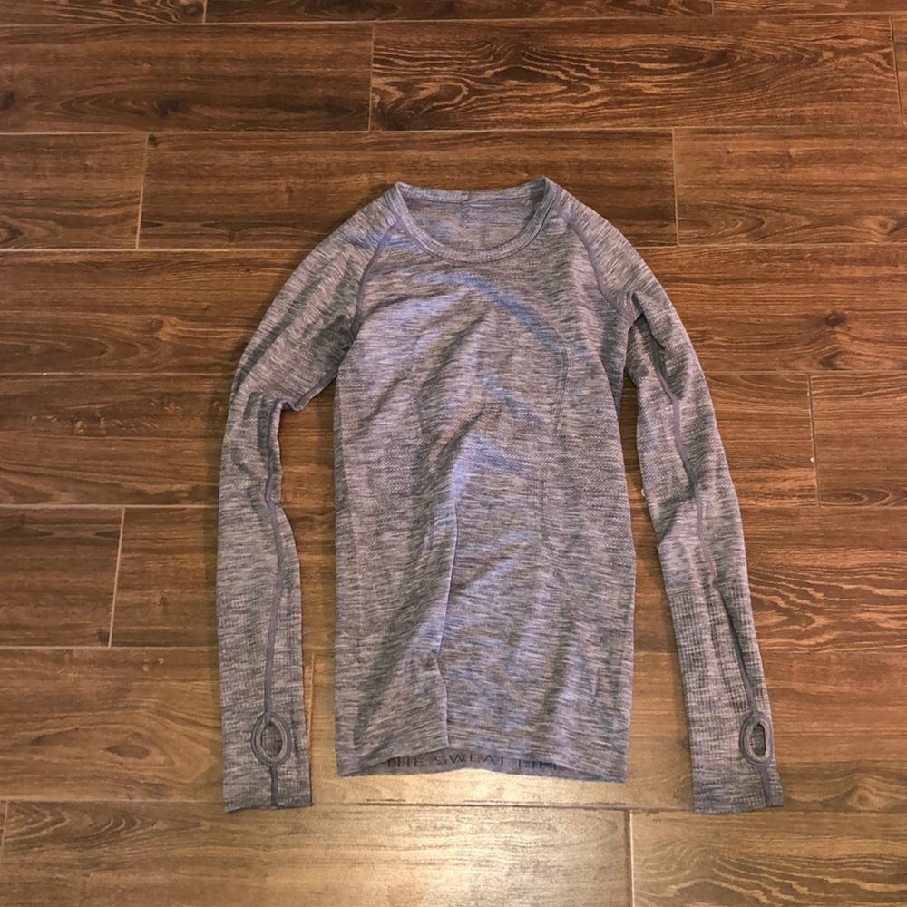 gray long sleeve lululemon women’s shirt